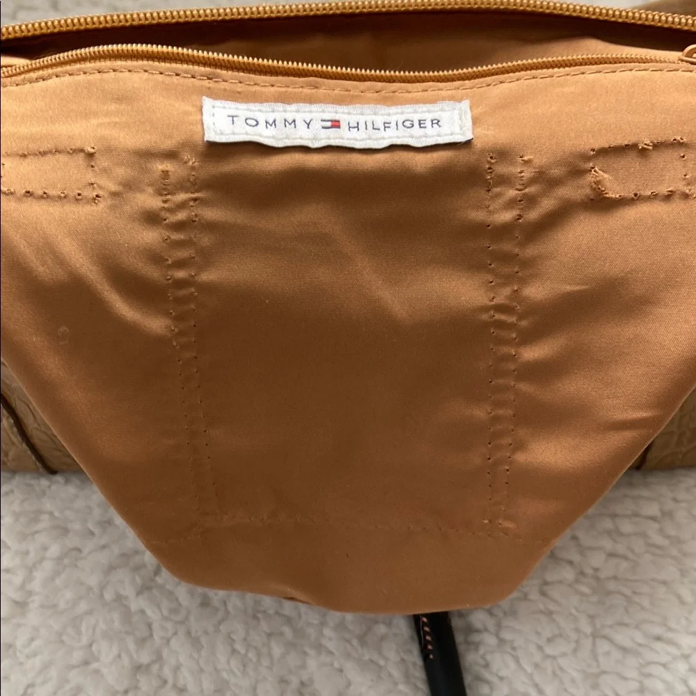 Tommy Hilfiger Tan Shoulder Bag with Alligator Print - Picture 8 of 9